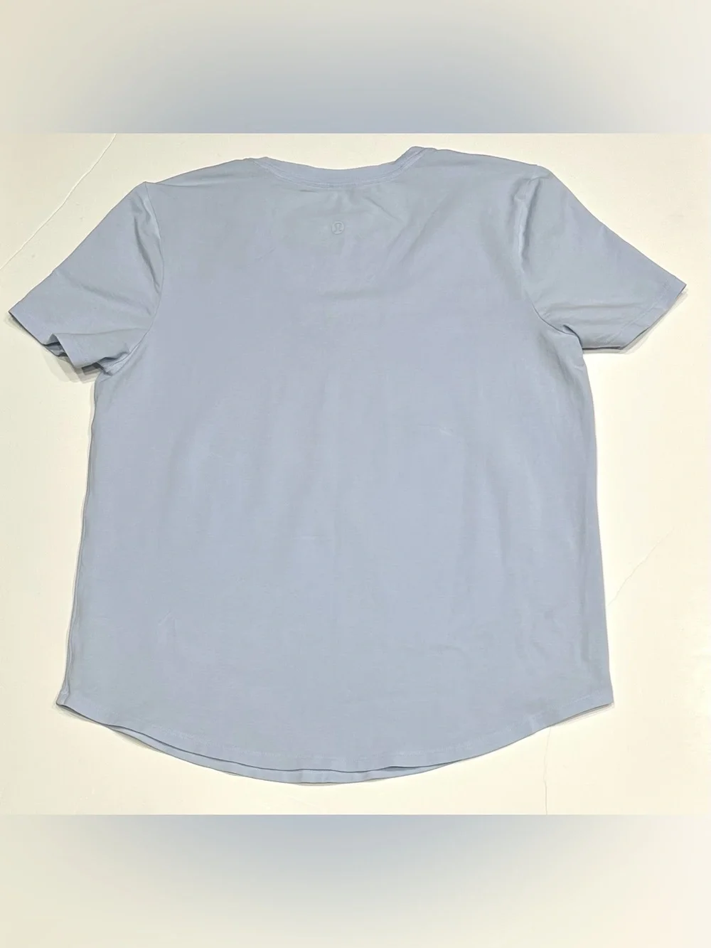 Lululemon Athletica Womens Light Blue V- Neck Short Sleeve Basic T shirt Sz M/L